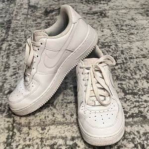 White Nike Air Force 1’s